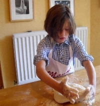bee-kneads-dough1